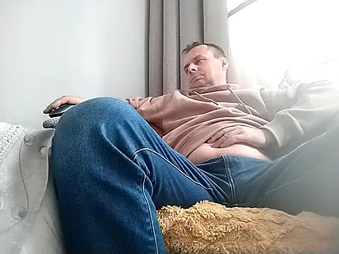 Snapshot of grzes19763 chatting on October 9, 2025, 9:43 am grzes19763 online show from October 9, 2025, 9:43 am