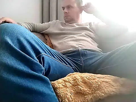 Snapshot of grzes19763 chatting on October 15, 2025, 9:39 am grzes19763 online show from October 15, 2025, 9:39 am