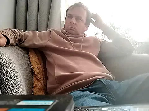 Snapshot of grzes19763 chatting on October 1, 2025, 8:30 am grzes19763 online show from October 1, 2025, 8:30 am