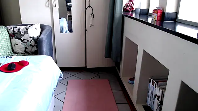 Snapshot of FitSelina66 chatting on October 12, 2025, 11:11 am FitSelina66 online show from October 12, 2025, 11:11 am