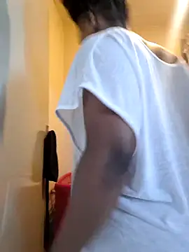 Snapshot of FitSelina66 chatting on October 11, 2025, 5:52 am FitSelina66 online show from October 11, 2025, 5:52 am