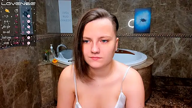 MelindaTin online show from October 10, 2025, 1:28 am