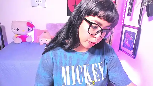 LillyCandy online show from April 14, 2026, 12:32 pm