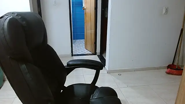 Ixchel Anaid online show from March 27, 2026, 12:06 pm