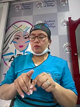 Ixchel Anaid online show from April 16, 2026, 1:23 pm