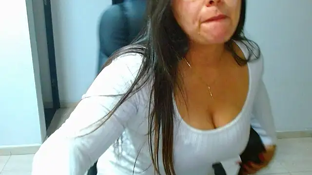 Ixchel Anaid online show from March 28, 2026, 2:56 am