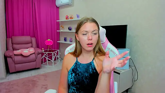 Strawberrye online show from February 15, 2026, 7:51 am