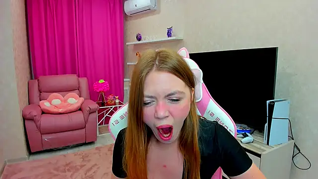 Snapshot of Strawberrye chatting on October 17, 2025, 3:32 am Strawberrye online show from October 17, 2025, 3:32 am