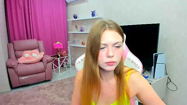 Snapshot of Strawberrye chatting on September 24, 2025, 3:24 am Strawberrye online show from September 24, 2025, 3:24 am