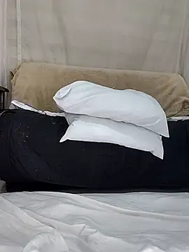 Snapshot of estrella_tasty chatting on November 3, 2025, 12:27 am estrella tasty online show from November 3, 2025, 12:27 am