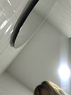 Snapshot of estrella_tasty chatting on November 15, 2025, 12:58 am estrella tasty online show from November 15, 2025, 12:58 am