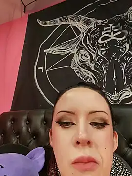 EVILYN online show from March 15, 2025, 4:35 am