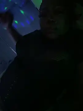 Snapshot of WetLipps12 chatting on December 23, 2024, 6:33 am WetLipps12 online show from December 23, 2024, 6:33 am