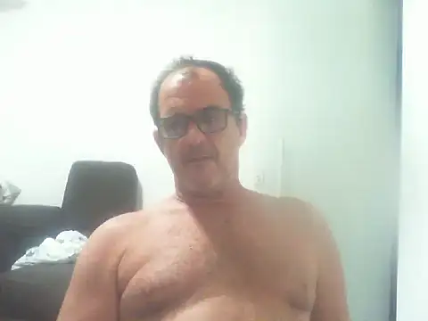 ConradinhoBR50 online show from May 13, 2026, 5:36 am