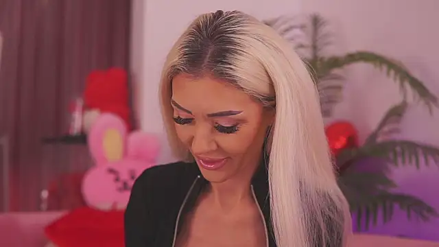 Snapshot of fallingangel chatting on November 7, 2025, 8:08 am fallingangel online show from November 7, 2025, 8:08 am