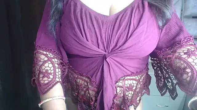 Shanvi  online show from November 3, 2025, 1:58 pm