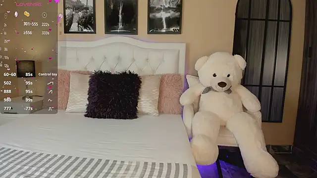 Rubyross21 online show from October 13, 2025, 10:10 pm