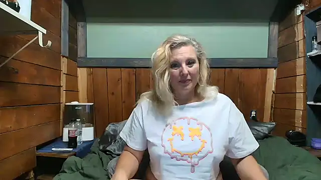 lisaxlovexxx online show from May 11, 2026, 6:05 pm