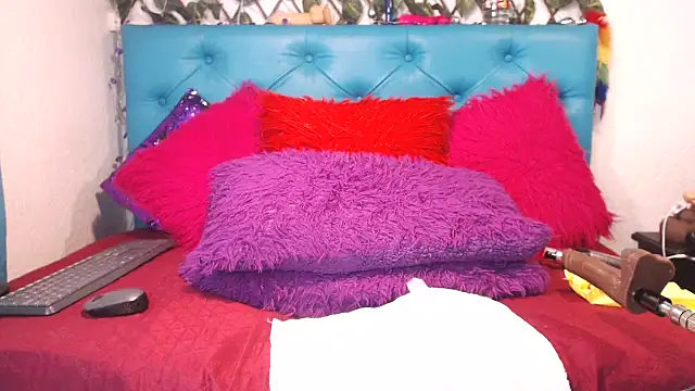 SARAWILLS online show from November 3, 2025, 2:09 pm