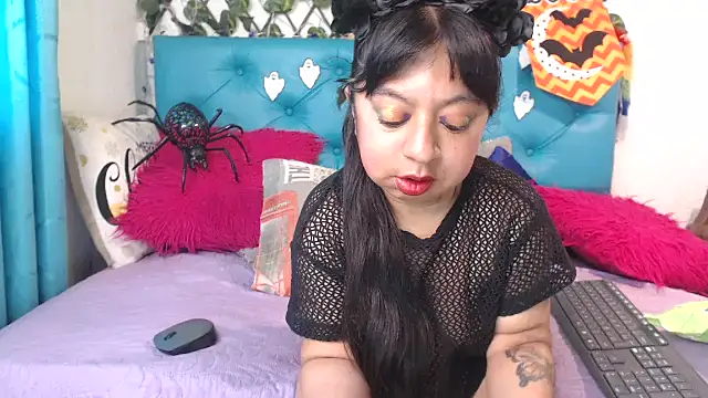 Snapshot of SARAWILLS chatting on October 11, 2025, 2:07 pm SARAWILLS online show from October 11, 2025, 2:07 pm