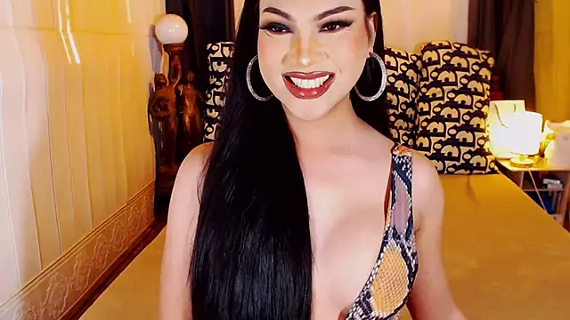 Snapshot of UrsexiestTammy chatting on October 24, 2025, 11:37 pm UrsexiestTammy online show from October 24, 2025, 11:37 pm