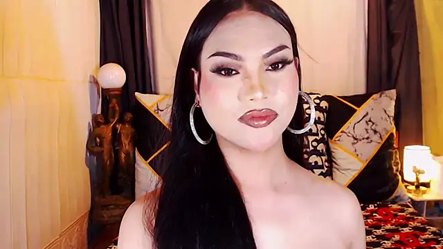 Snapshot of UrsexiestTammy chatting on November 15, 2025, 9:19 pm UrsexiestTammy online show from November 15, 2025, 9:19 pm