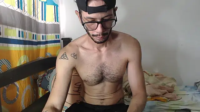 alisterxxx online show from November 5, 2025, 3:26 pm