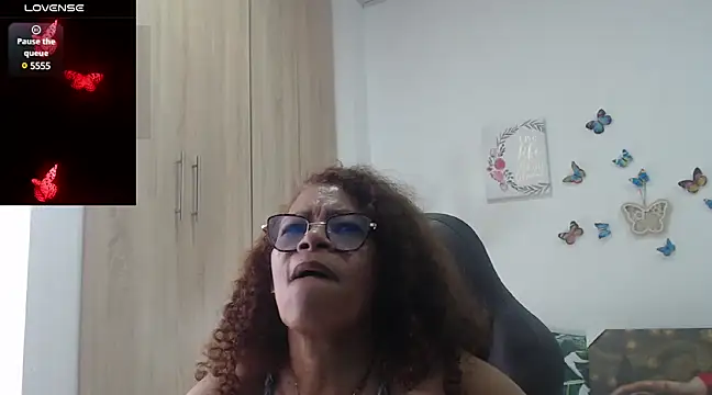 BustyMilf  online show from February 14, 2025, 6:29 pm