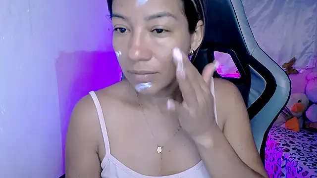 ninatiny online show from September 18, 2025, 9:01 am