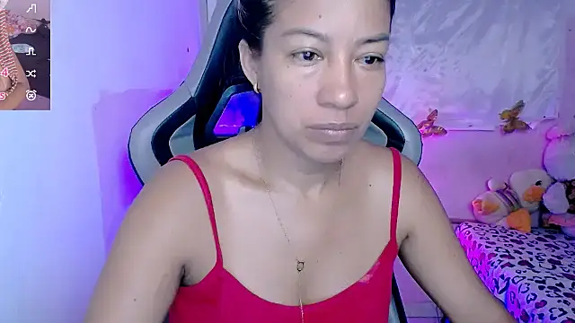 ninatiny online show from September 19, 2025, 10:52 am