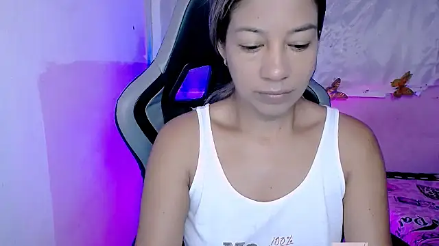 ninatiny online show from October 24, 2025, 10:14 am