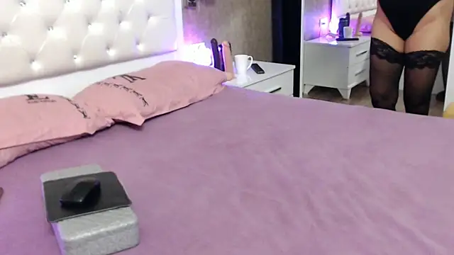 Asianholes online show from October 7, 2025, 5:25 pm