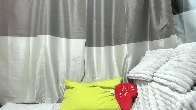 jessystarr online show from November 18, 2025, 5:49 pm