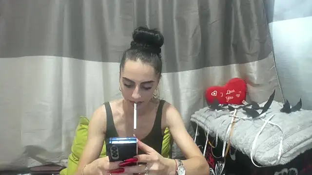 jessystarr online show from November 9, 2025, 1:48 pm