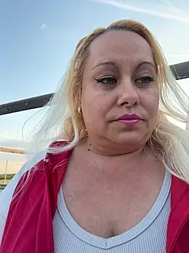 SabinaSweety online show from April 24, 2026, 4:42 pm