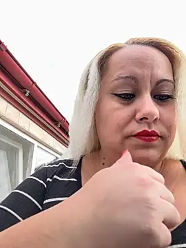 Snapshot of SabinaSweety chatting on October 15, 2025, 9:17 am SabinaSweety online show from October 15, 2025, 9:17 am