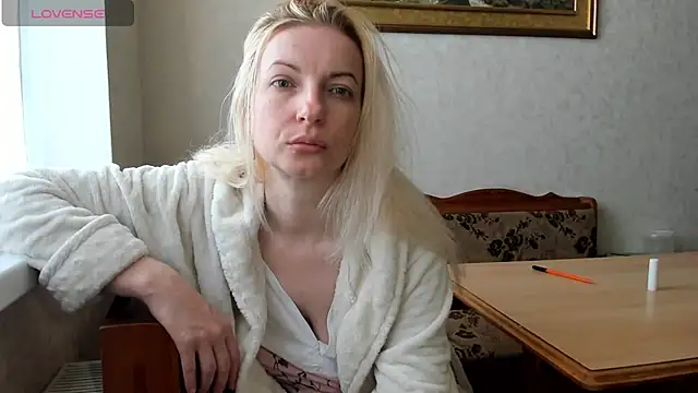 Snapshot of Now_Elly chatting on September 22, 2025, 6:19 am Now Elly online show from September 22, 2025, 6:19 am