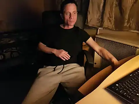 sanderson83 online show from February 1, 2025, 9:40 pm