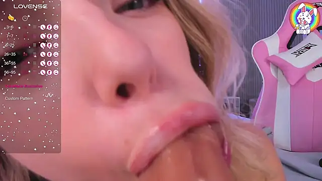 Snapshot of VirginChloe chatting on October 3, 2025, 3:20 am VirginChloe online show from October 3, 2025, 3:20 am