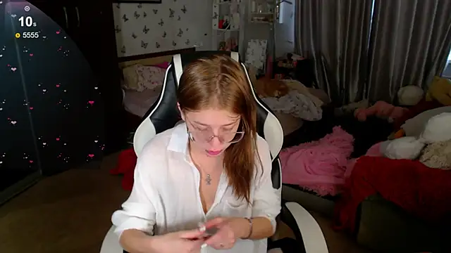 Kira honeyy online show from April 12, 2026, 6:49 am