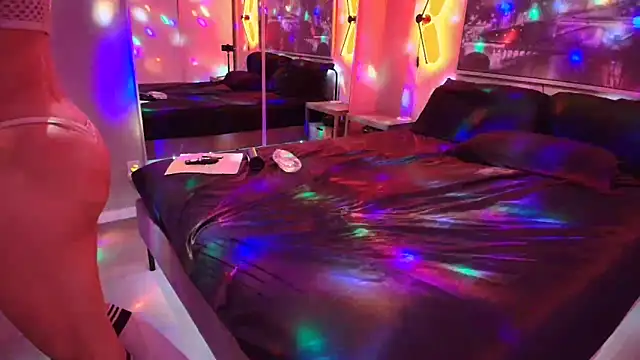 MikyFoxx online show from March 27, 2026, 5:38 am