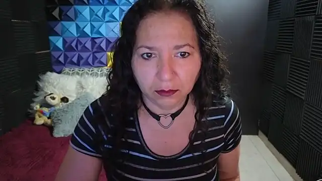 katifoxx online show from November 24, 2025, 4:07 pm