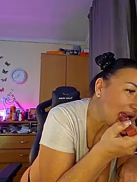 Snapshot of Hotangel75 chatting on February 8, 2026, 4:05 pm Hotangel75 online show from February 8, 2026, 4:05 pm