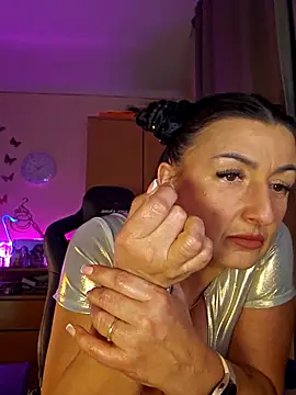 Snapshot of Hotangel75 chatting on January 31, 2026, 7:12 pm Hotangel75 online show from January 31, 2026, 7:12 pm