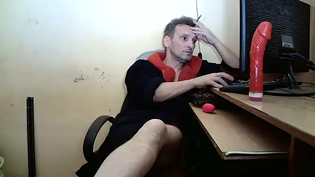 Snapshot of dundyFocus chatting on October 10, 2025, 12:39 pm dundyFocus online show from October 10, 2025, 12:39 pm