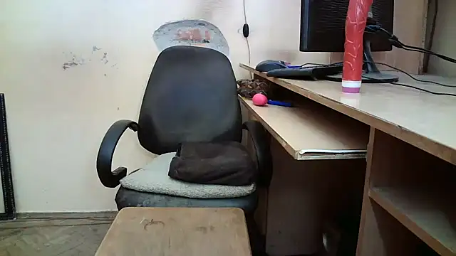 Snapshot of dundyFocus chatting on October 4, 2025, 2:18 pm dundyFocus online show from October 4, 2025, 2:18 pm