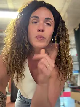 Clara-xoxo online show from March 15, 2026, 3:08 pm