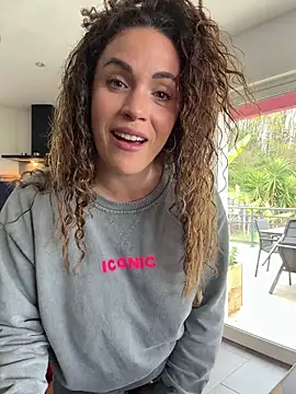 Clara-xoxo online show from March 30, 2026, 9:22 am