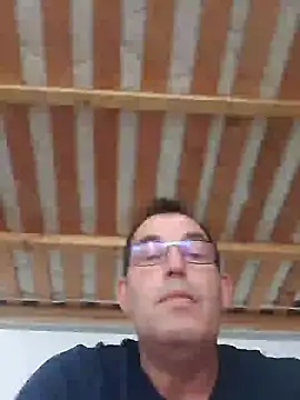 Snapshot of Lentbulant chatting on December 4, 2024, 11:02 am Lentbulant online show from December 4, 2024, 11:02 am