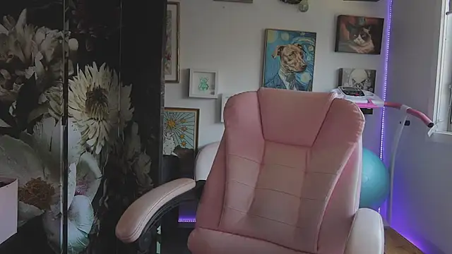 makiyahbelle online show from April 13, 2026, 4:49 am